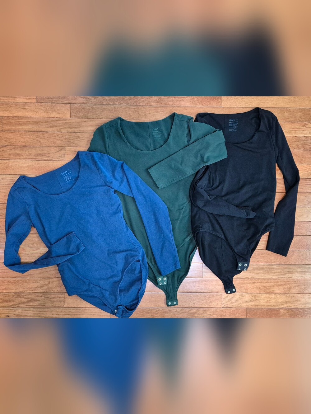 3 Pack - Pact Scoop Neck Long Sleeve Bodysuit With Snap Closures - EUC